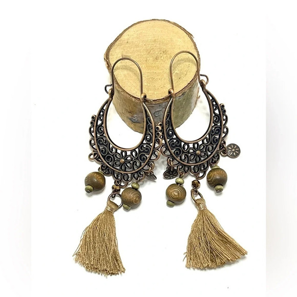 NEW!Gorgeous Boho Beaded and tasseled Dangle Earrings.​ - Picture 3 of 5